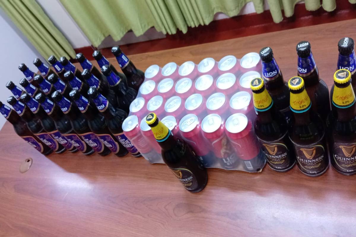 யாழில் சட்டவிரோதமாக மதுபானத்தை விற்பனை செய்தவர் கைது! | Man Arrested Illegally Selling Liquor In Jaffna