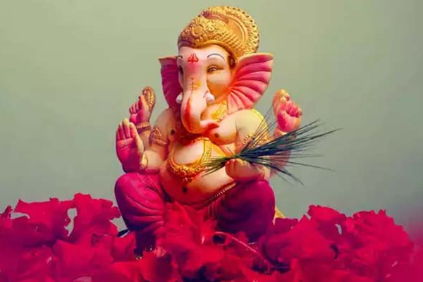 சென்னையில் புத்தகம் படிக்கும் விநாயகர்! 35 ஆயிரம் ஸ்கெட்ச் பேனாவால் ஜொலிக்கும் புகைப்படம் | Vinayagar Chaturthi 2022 Study Materiel Vinayagar