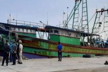 யாழில் இந்திய மீனவர்கள் அதிரடி கைது