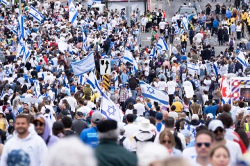 டொரண்டோவில் இஸ்ரேலை ஆதரிக்கும் நடைபயணத்திற்கு கடும் பொலிஸ் பாதுகாப்பு