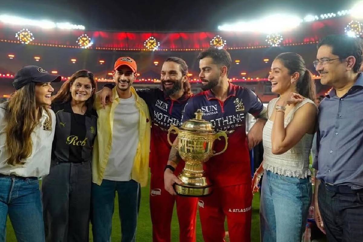 ஐபிஎல் 2026 டைட்டில் வின்னர் RCB அணியின் ஓனர் மகளா இது!! கிளாமரில் பின்றாங்களே.. | 2026 Ipl Champions Rcb Team Owner Ananya Birla Pic ஐபிஎல் 2026 டைட்டில் வின்னர் RCB அணியின் ஓனர் மகளா இது!! கிளாமரில் பின்றாங்களே.. | 2026 Ipl Champions Rcb Team Owner Ananya Birla Pic