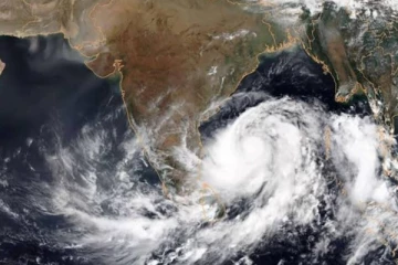 வங்கக்கடலில் உருவானது அசானி புயல் - வெளுத்து வாங்கும் கனமழை - மக்களுக்கு எச்சரிக்கை