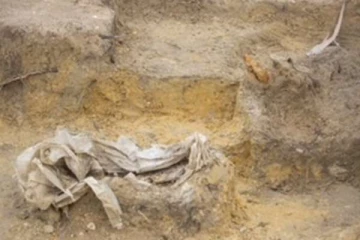 யாழ். செம்மணியில் பொலித்தீன் பைக்குள் மீட்கப்பட்ட எலும்புக் குவியல்கள்