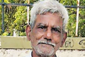 இழுத்துச்சென்ற ராட்சத அலை -2 மணி நேரம் நீந்தி உயிர் தப்பிய 82 வயது முதியவர்