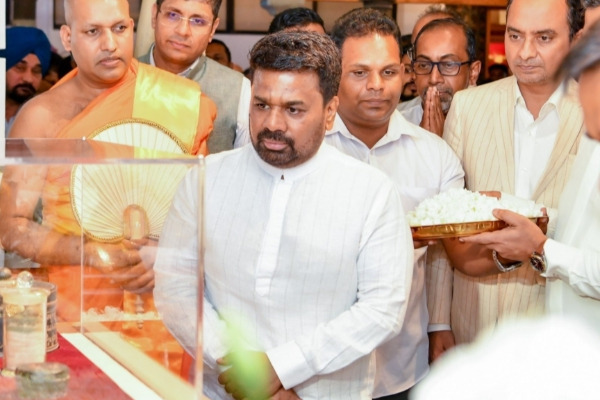 இலங்கைக்கு கொண்டு வரப்பட்ட புத்த பெருமானின் புனித தாதுக்கள் | Sacred Relics Of The Buddha Brought To Sri Lanka