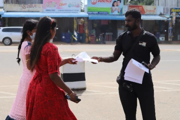 காணாமல் ஆக்கப்பட்ட ஊடகவியலாளர்களுக்கு நீதி கோரி கறுப்பு ஜனவரியை அனுஷ்டித்து துண்டுப்பிரசுரம் விநியோகம் (Photos)