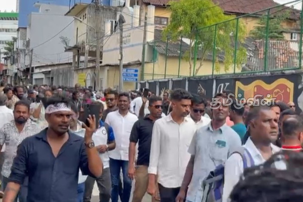 போராட்டங்களில் பலரது கவனத்தை பெற்றுள்ள “AKD GO கம” பதாகை | Today Protest Ranil Aressted Akd Go Gama