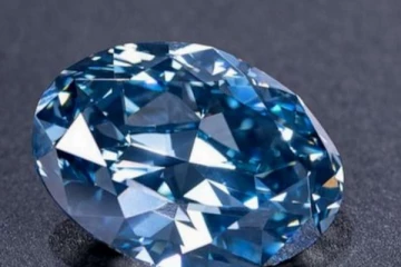 உலகின் மிக அரிதான நீலவைரம் ஏலவிற்பனைக்கு