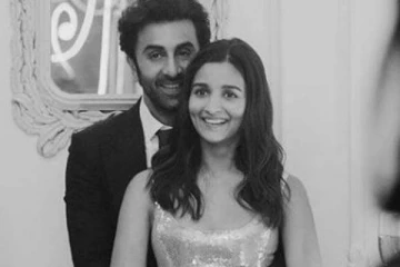 அடுத்த கபூர் - பட் வாரிசு ரெடி!! திருமணமாகி கர்ப்பமாக இருக்கும் நடிகை ஆலியா பட்