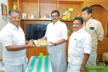 திமுகவில் இருந்து விலகலா? திடீரென ஓபிஎஸ் - தங்கத்தமிழ்செல்வன் சந்திப்பு