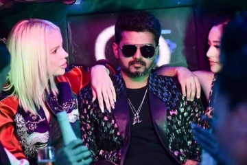 நடிகர் விஜய்யின் Girl Friends.. மேடையில் உளறிய விஜய்