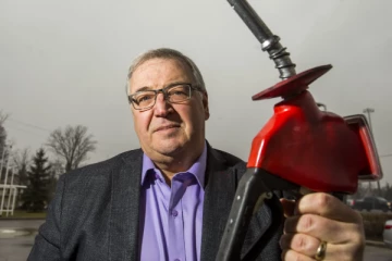 டொரொண்டோவில் இந்த வார இறுதியில் பெட்ரோல் விலை மேலும் குறைவடையும்