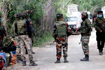 ஜம்மு-காஷ்மீரில் பயங்கரவாதிகளை தாக்கிய பாதுகாப்புப் படையினர்!