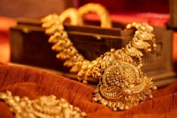 வருஷ கடைசியில் சரமாரியாக சரிந்த தங்கம் விலை - இப்போது வாங்கலாமா?