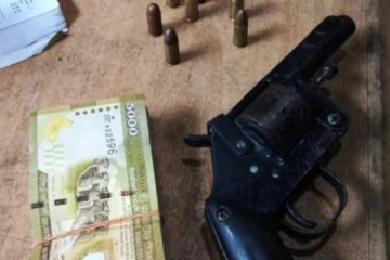 මත් කුඩු සහ ගිනි අවියක් සමග ව්‍යාපාරිකයා අල්ලයි