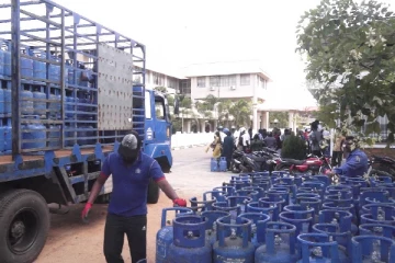 எரிவாயு இன்மையால் மூடப்படும் உணவகங்கள் (Photos)