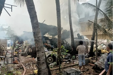 அக்கரைப்பற்றில் பழைய இரும்பு விற்பனை கடையில் தீ விபத்து(Video)