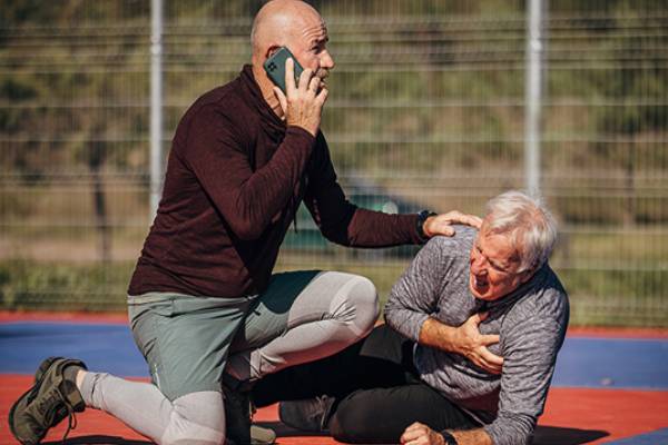 Heart Attack Vs Cardiac Arrest: 24 மணி நேரத்துக்கு முன் தெரியும் அறிகுறிகள்- தவற விட்டுறாதீங்க | Symptoms Of Sudden Cardiac Arrest Heart Attack Vs Cardiac Arrest: 24 மணி நேரத்துக்கு முன் தெரியும் அறிகுறிகள்- தவற விட்டுறாதீங்க | Symptoms Of Sudden Cardiac Arrest