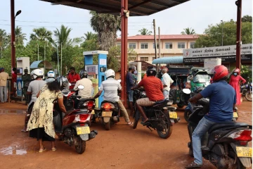 மூடப்பட்டது பல எரிபொருள் நிரப்பு நிலையங்கள்