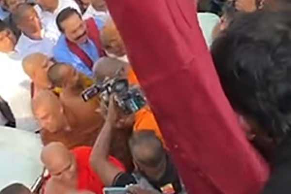 தங்காலை வீட்டை சென்றடைந்த மகிந்த ராஜபக்ச! | Mahinda Rajapaksa Reaches Tangalle Home