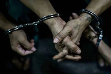 දැන්වීම් පුවරුවකට රුපියල් 5,000ක් ඉල්ලූ ගාල්ල නගර සභාවේ දෙදෙනෙකු අද උදේ වැටලීමකින් කොටු