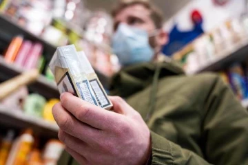 சுவிட்சர்லாந்தில் சிகரெட் விலையை அதிகப்படுத்த வேண்டும்: எழுந்த கோரிக்கை