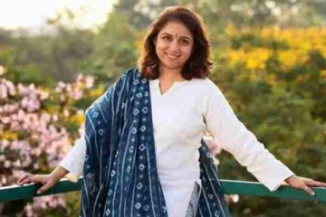 58 வயதான நடிகை ரேவதியின் சொத்து மதிப்பு எவ்வளவு தெரியுமா?