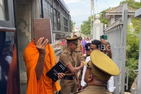 திருமலை புத்தர் சிலை விவகாரம் : கஸ்ஸப தேரர் உள்ளிட்டோர் நீதிமன்றில் | Trinco Buddha Statue Issue Kassapa Thero In Court