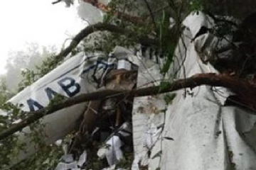 தரையில் விழுந்து நொறுங்கிய விமானம்! அனைத்து பயணிகளும் பலி: அதிர வைக்கும் புகைப்படம்