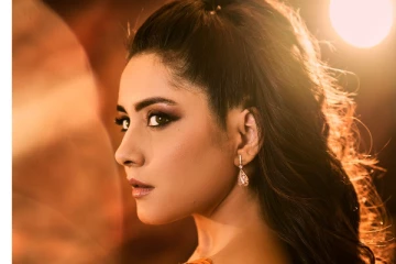 ஆரஞ்சு நிற உடையில் நடிகை ராஷி கண்ணாவின் போட்டோ ஷூட் புகைப்படங்கள்..