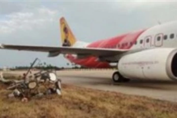 ஏர் இந்தியா விமானம் தரையிறங்கும் போது மின் கம்பத்தில் மோதியதால் பரபரப்பு