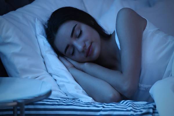 இரவு தூங்கும் முன் தொப்புளில் ஆலிவ் ஆயில் தடவுவதால் இத்தனை நன்மைகளா? | Applying Olive Oil Navel Before Going Bed At Night