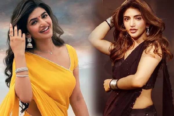 பராசக்தி திரைப்பட கெட்டப்: கிராமத்து slang இல் பேசி அசத்திய நடிகை ஸ்ரீலீலா! | Actress Sreeleela Parasakthi Interview Video பராசக்தி திரைப்பட கெட்டப்: கிராமத்து slang இல் பேசி அசத்திய நடிகை ஸ்ரீலீலா! | Actress Sreeleela Parasakthi Interview Video