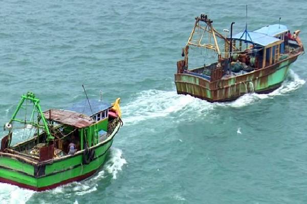 கைது செய்யப்பட்ட இந்திய கடற்றொழிலாளர்கள் விளக்கமறியலில்... | 31 Arrested Indian Fishermen Remanded In Custody கைது செய்யப்பட்ட இந்திய கடற்றொழிலாளர்கள் விளக்கமறியலில்... | 31 Arrested Indian Fishermen Remanded In Custody