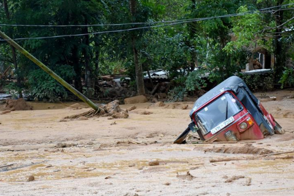 பிரதேசமொன்றில் குழந்தைகள் உட்பட 120 பேர் மாயம்; கண்ணீ ரில் உறவுகள் | 120 People Missing Landslide Kegalle பிரதேசமொன்றில் குழந்தைகள் உட்பட 120 பேர் மாயம்; கண்ணீ ரில் உறவுகள் | 120 People Missing Landslide Kegalle