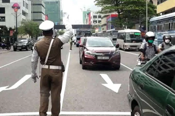 கொழும்பு பதுளை பிரதான வீதியில் கோர விபத்து; 27 பேர் காயம்