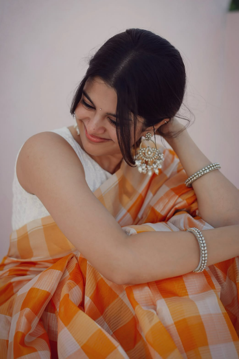 இளம் நடிகை சஞ்சனாவின் லேட்டஸ்ட் புகைப்படங்கள் | Actress Sanjana Krishnamoorthy Latest Photos