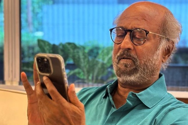 சூப்பர்ஸ்டார் ரஜினி வீட்டில் இப்படி ஒரு பொருள் இருக்கா.. ஆச்சர்யத்தில் ரசிகர்கள் | Mosquito Bat In Superstar Rajinikanth S House