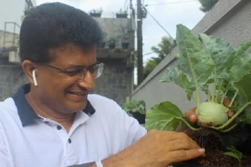 குறை கூறுவதை நிறுத்தி இதைச் செய்யுங்கள் - மக்களுக்கு எம்.பி வழங்கிய ஆலோசனை