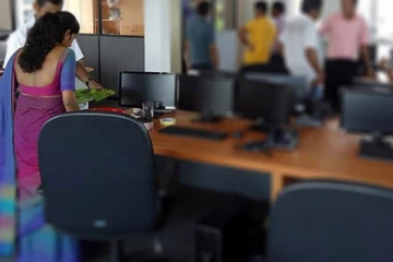 ඔෆිස් වේලාවන් වෙනස් කරන්න යයි..!!හේතුව මෙන්න..