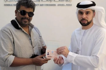 நடிகர் பார்த்திபனுக்கு கோல்டன் விசா வழங்கி கௌரவித்த ஐக்கிய அரபு அமீரகம்