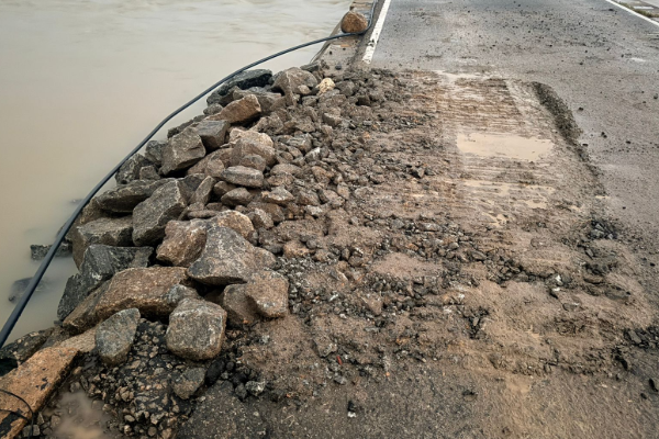 இரு துண்டுகளாக பாலம் ; இரவு பகலாக போக்குவரத்தை சீர் செய்யும் பணி தீவிரம் | Traffic Management Work In Full Swing Day Night