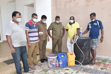 மன்னாரில் சட்டவிரோதமாக கசிப்பு வடிக்கும் நடவடிக்கையில் ஈடுபட்ட ஒருவர் கைது