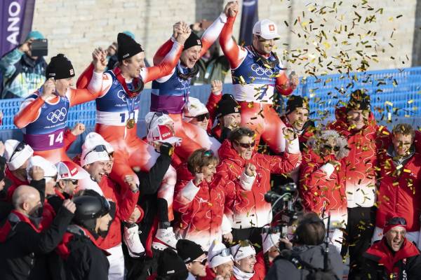 பெண்கள் ஸ்லோப்ஸ்டைல் போட்டி: தங்க பதக்கம் வென்ற சுவிட்சர்லாந்தின் கிரேமாட் லிவிக்னோ | Switzerland S Great Livigno Wins Gold Medal