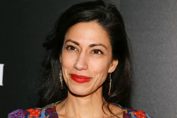 பெண் உதவியாளரை முத்தமிட்ட எம்.பி. - அமெரிக்க அரசியலில் பரபரப்பு