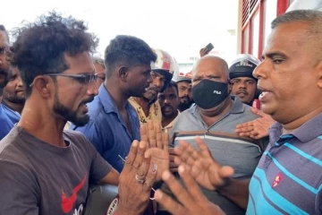 படையினருக்கு வழங்கப்பட்ட எரிபொருள்- மக்கள் ஒன்று கூடியதால் எரிபொருள் நிரப்பும் நிலையத்தில் பதற்றம்!