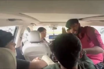 சக மாணவனை சரமாரியாக தாக்கிய மாணவியும் நண்பர்களும்... அதிர்ச்சியை உருவாக்கியுள்ள வீடியோ