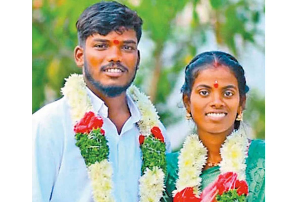 newly married love couple hanging death in telangana