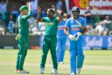 பந்துவீச்சை தேர்வு செய்த தென்னாப்பிரிக்க அணி: தடுமாறும் இந்திய அணி