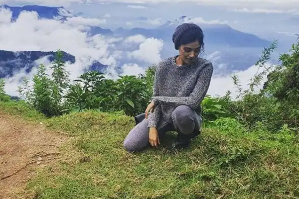 எலும்பும் தோலுமாக மாறிய ஓவியா! இவருக்கு என்ன ஆனது ? உச்சகட்ட அதிர்ச்சியில் பதறும்  ரசிகர்கள் | Actress Oviya Shocking Transformation Latest